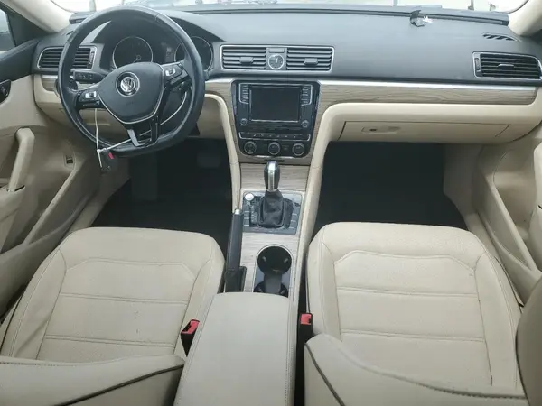 1VWGT7A33HC032343 2017 VOLKSWAGEN PASSAT - Image 8