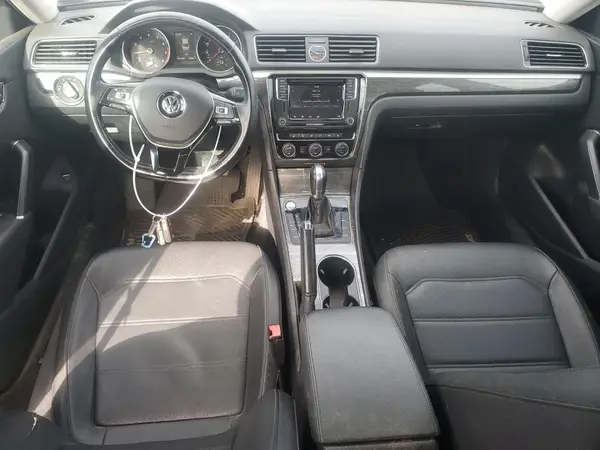 1VWGT7A33HC033380 2017 VOLKSWAGEN PASSAT - Image 8