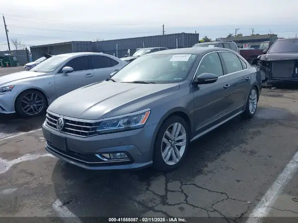 1VWGT7A33HC034772 2017 VOLKSWAGEN PASSAT - Image 2