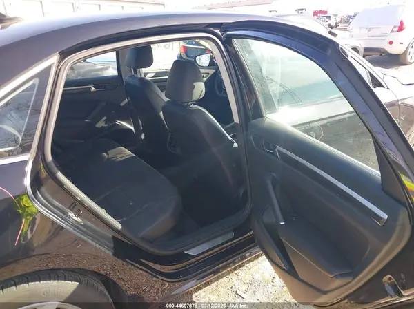 1VWGT7A33HC034786 2017 VOLKSWAGEN PASSAT - Image 8