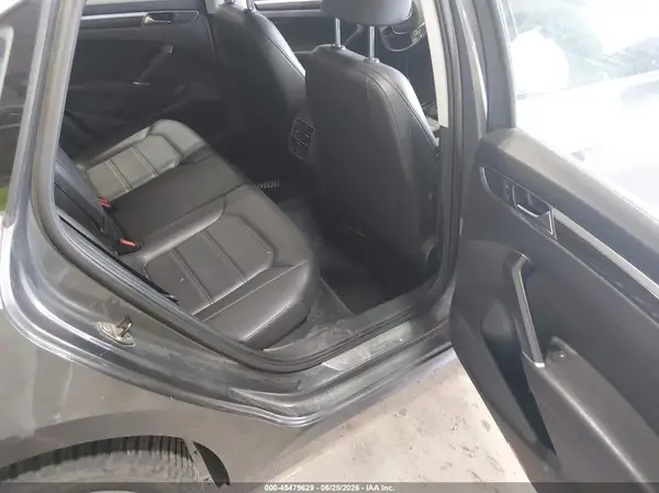 1VWGT7A33HC035016 2017 VOLKSWAGEN PASSAT - Image 8