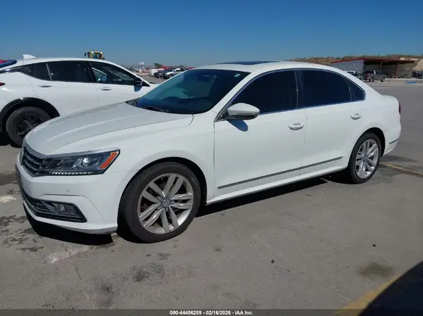 1VWGT7A33HC048249 2017 VOLKSWAGEN PASSAT - Image 2