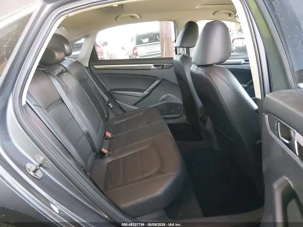1VWGT7A33HC049126 2017 VOLKSWAGEN PASSAT - Image 8