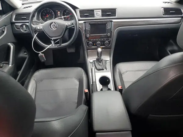 1VWGT7A33HC051393 2017 VOLKSWAGEN PASSAT - Image 8