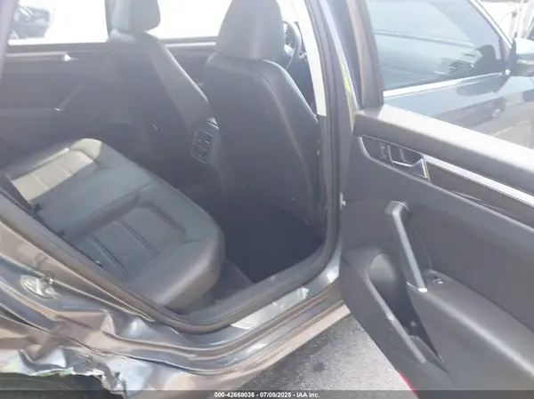 1VWGT7A33HC058764 2017 VOLKSWAGEN PASSAT - Image 8
