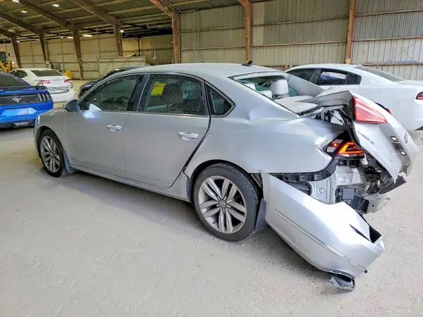 1VWGT7A33HC059493 2017 VOLKSWAGEN PASSAT - Image 2