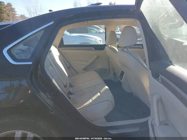 1VWGT7A33HC061647 2017 VOLKSWAGEN PASSAT - Image 8