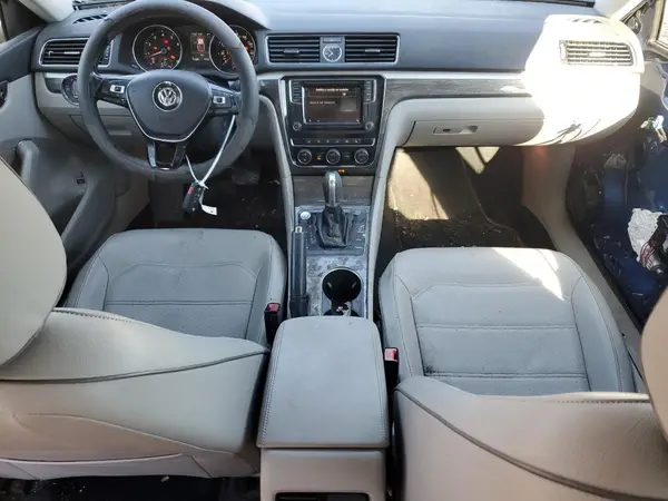 1VWGT7A33HC067108 2017 VOLKSWAGEN PASSAT - Image 8