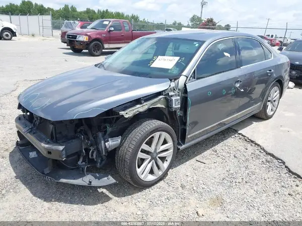 1VWGT7A33HC068033 2017 VOLKSWAGEN PASSAT - Image 2