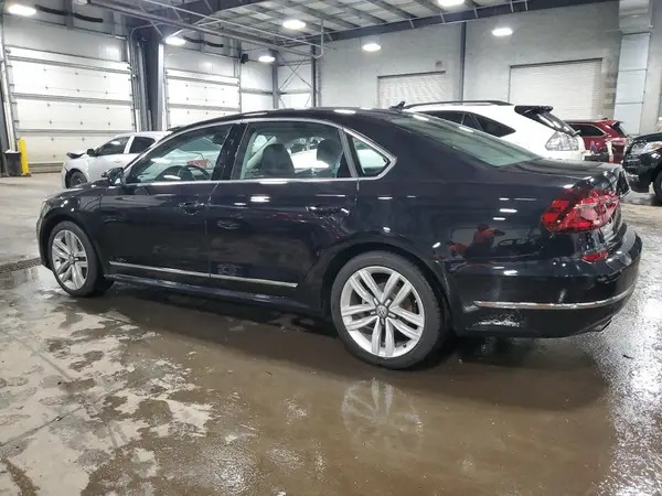 1VWGT7A33HC068906 2017 VOLKSWAGEN PASSAT - Image 2