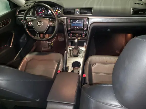 1VWGT7A33HC077248 2017 VOLKSWAGEN PASSAT - Image 8