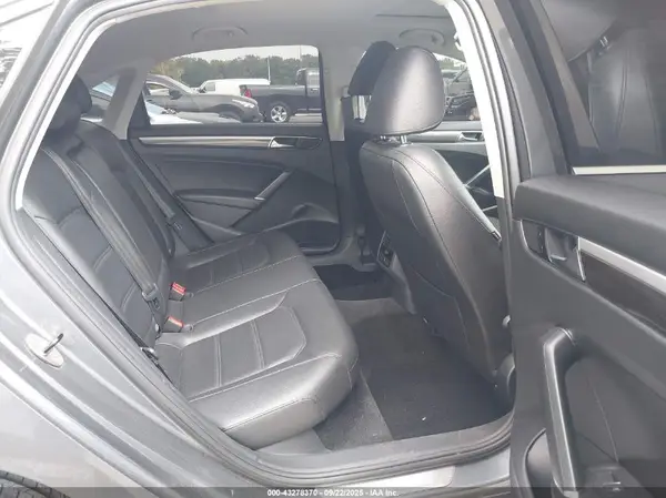 1VWGT7A33HC078769 2017 VOLKSWAGEN PASSAT - Image 8