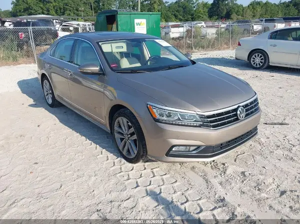 1VWGT7A34HC022324 2017 VOLKSWAGEN PASSAT - Image 1