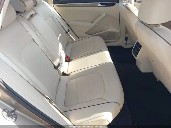 1VWGT7A34HC022324 2017 VOLKSWAGEN PASSAT - Image 8