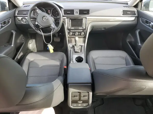 1VWGT7A34HC025742 2017 VOLKSWAGEN PASSAT - Image 8