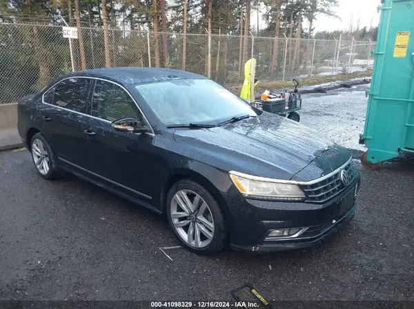 1VWGT7A34HC032237 2017 VOLKSWAGEN PASSAT - Image 1