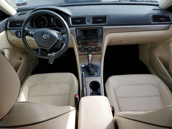 1VWGT7A34HC050821 2017 VOLKSWAGEN PASSAT - Image 8