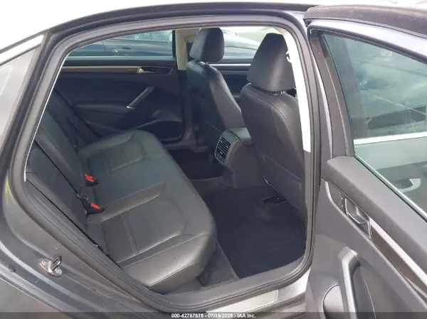 1VWGT7A34HC058918 2017 VOLKSWAGEN PASSAT - Image 8