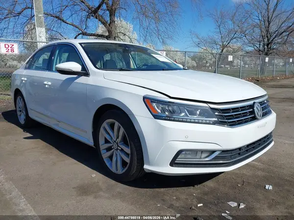 1VWGT7A34HC062077 2017 VOLKSWAGEN PASSAT - Image 1