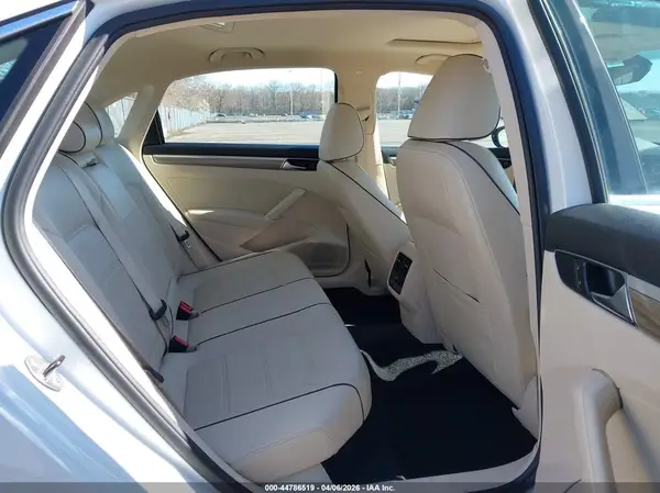 1VWGT7A34HC062077 2017 VOLKSWAGEN PASSAT - Image 8