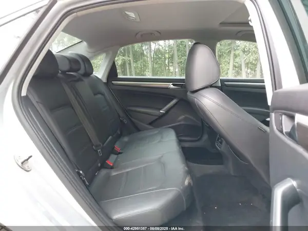 1VWGT7A34HC065593 2017 VOLKSWAGEN PASSAT - Image 8