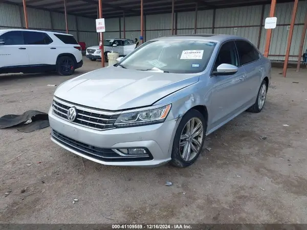 1VWGT7A34HC066369 2017 VOLKSWAGEN PASSAT - Image 2