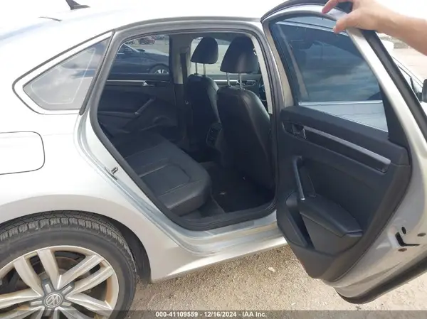 1VWGT7A34HC066369 2017 VOLKSWAGEN PASSAT - Image 8