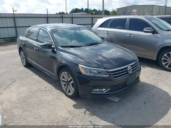 1VWGT7A34HC068865 2017 VOLKSWAGEN PASSAT - Image 1