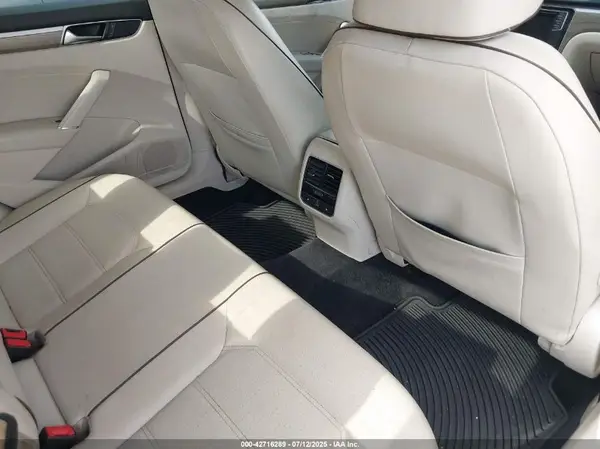 1VWGT7A34HC068865 2017 VOLKSWAGEN PASSAT - Image 8