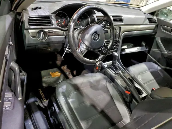 1VWGT7A34HC070700 2017 VOLKSWAGEN PASSAT - Image 8
