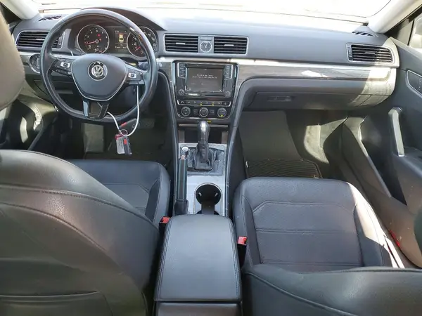 1VWGT7A34HC073967 2017 VOLKSWAGEN PASSAT - Image 8