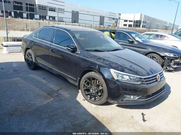 1VWGT7A34HC076304 2017 VOLKSWAGEN PASSAT - Image 1