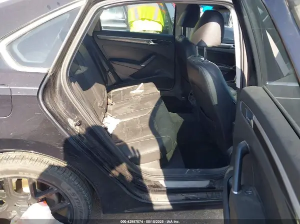 1VWGT7A34HC076304 2017 VOLKSWAGEN PASSAT - Image 8