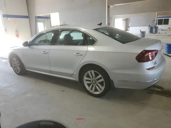 1VWGT7A34HC080367 2017 VOLKSWAGEN PASSAT - Image 2