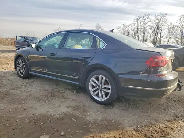 1VWGT7A34HC084015 2017 VOLKSWAGEN PASSAT - Image 2