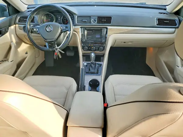 1VWGT7A34HC084015 2017 VOLKSWAGEN PASSAT - Image 8