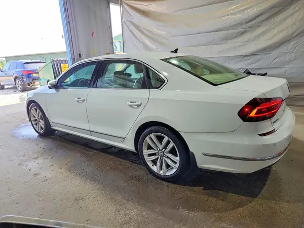 1VWGT7A35HC009372 2017 VOLKSWAGEN PASSAT - Image 2