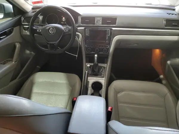 1VWGT7A35HC009923 2017 VOLKSWAGEN PASSAT - Image 8