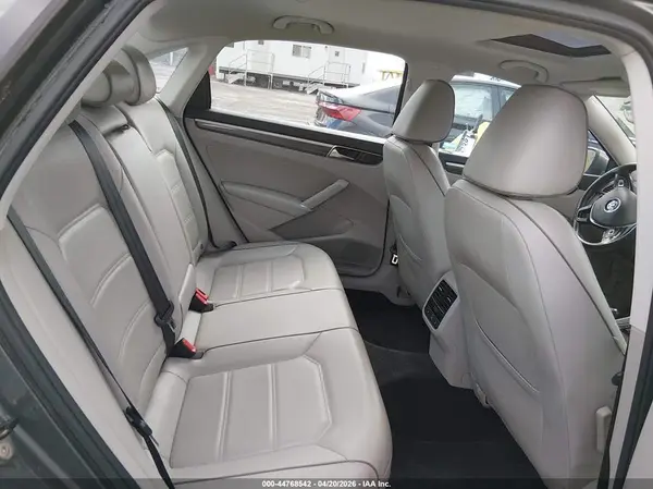 1VWGT7A35HC014460 2017 VOLKSWAGEN PASSAT - Image 8