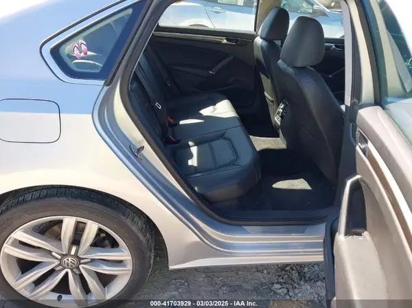 1VWGT7A35HC028813 2017 VOLKSWAGEN PASSAT - Image 8