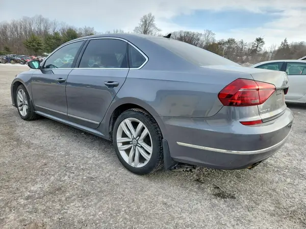 1VWGT7A35HC038175 2017 VOLKSWAGEN PASSAT - Image 2