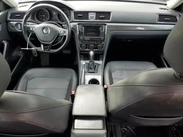 1VWGT7A35HC046941 2017 VOLKSWAGEN PASSAT - Image 8