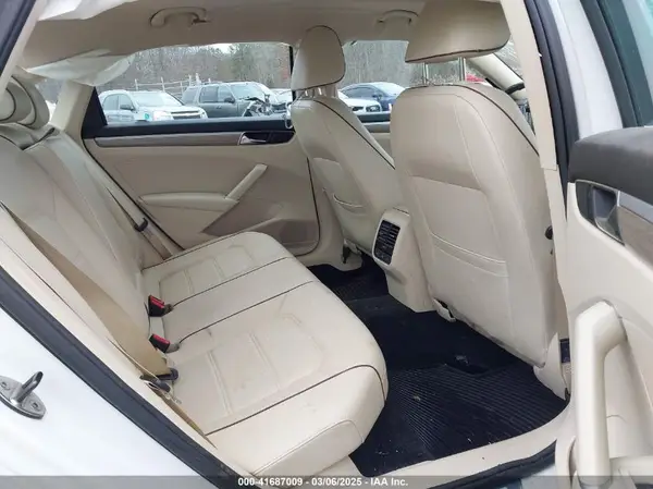 1VWGT7A35HC052769 2017 VOLKSWAGEN PASSAT - Image 8