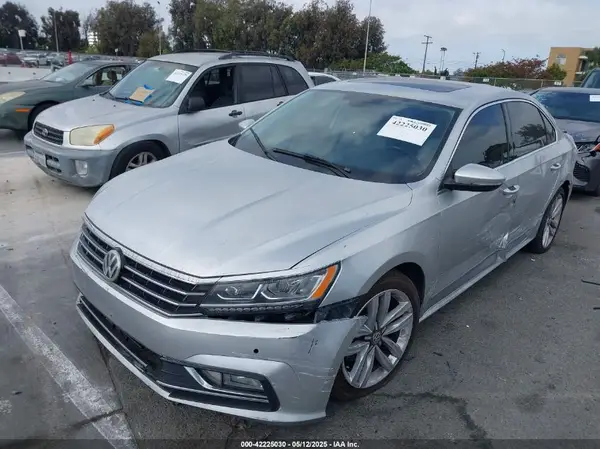 1VWGT7A35HC061276 2017 VOLKSWAGEN PASSAT - Image 2