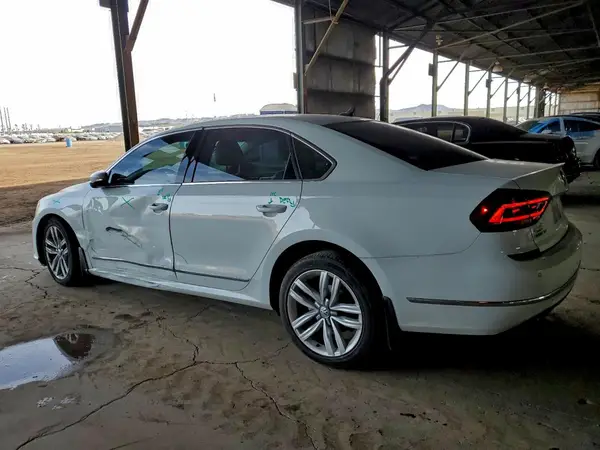 1VWGT7A35HC061908 2017 VOLKSWAGEN PASSAT - Image 2
