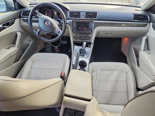1VWGT7A35HC071029 2017 VOLKSWAGEN PASSAT - Image 8