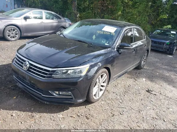 1VWGT7A35HC073671 2017 VOLKSWAGEN PASSAT - Image 2
