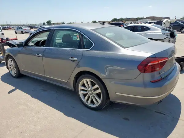 1VWGT7A35HC074710 2017 VOLKSWAGEN PASSAT - Image 2