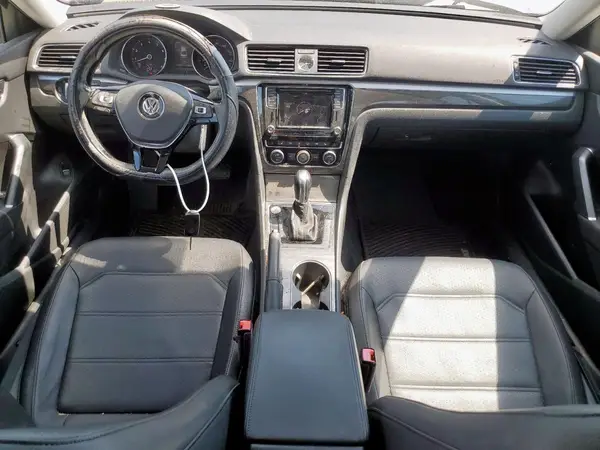 1VWGT7A35HC074710 2017 VOLKSWAGEN PASSAT - Image 8