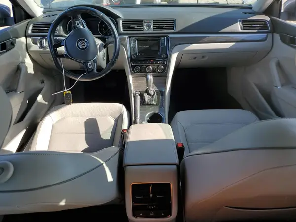 1VWGT7A35HC078899 2017 VOLKSWAGEN PASSAT - Image 8